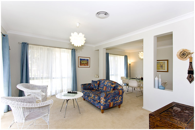 SUPERB FAMILY & ENTERTAINER'S HOME, LOCATION, & VIEWS ON A HUGE 627m2 BLOCK! Picture 2