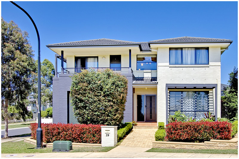 SUPERB FAMILY & ENTERTAINER'S HOME, LOCATION, & VIEWS ON A HUGE 627m2 BLOCK! Picture 1