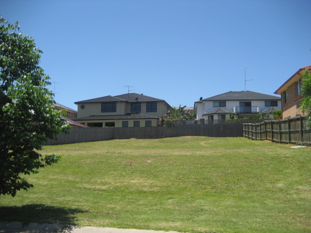 LARGE 702m2 BLOCK IN DESIRABLE LOCATION! Picture 3