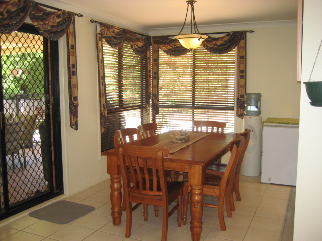 GREAT FAMILY HOME + INGROUND POOL! Picture 3