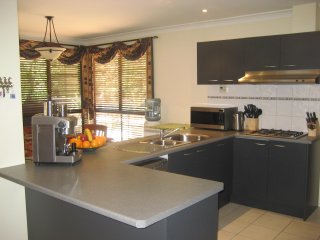 GREAT FAMILY HOME + INGROUND POOL! Picture 2