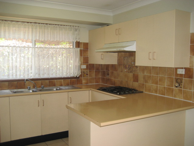 CLOSE TO EVERYTHING! Picture 3