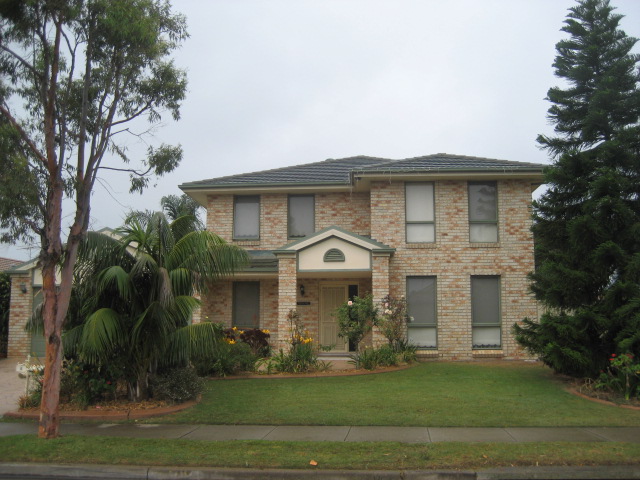 ENTERTAINERS DELIGHT WITH INGROUND POOL! Picture 1