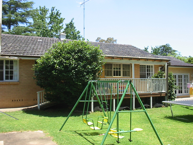 SPLIT LEVEL HOME! Picture 2