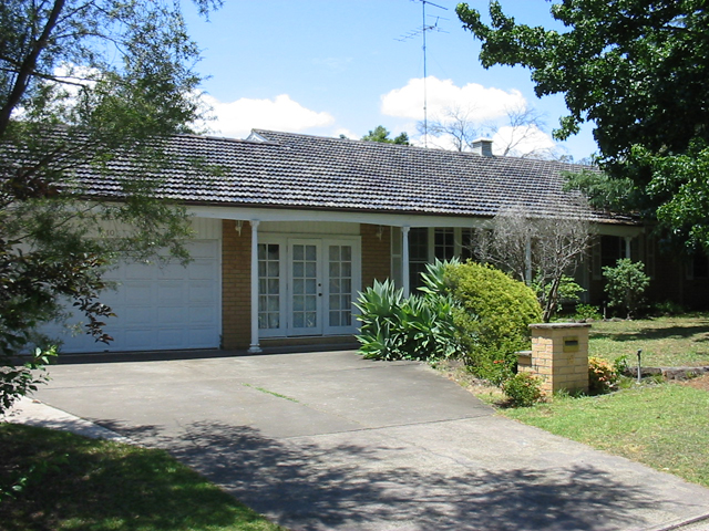 SPLIT LEVEL HOME! Picture 1