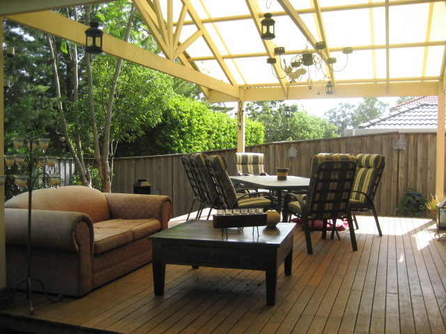 PERFECTLY POSITIONED! Picture 2