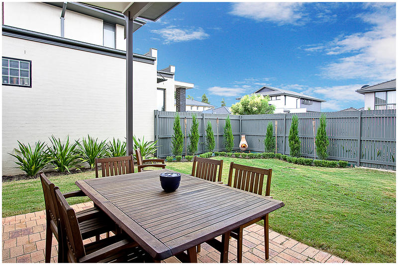 IMMACULATE PRESENTATION + OPPOSITE A RESERVE! Picture 3