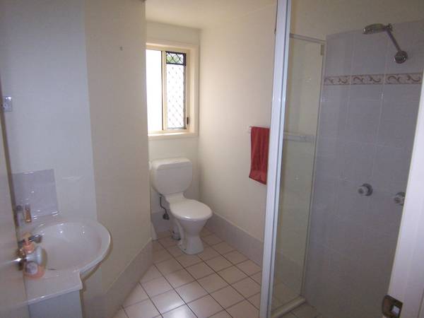 Classy & Comfortable in Corinda Picture 3