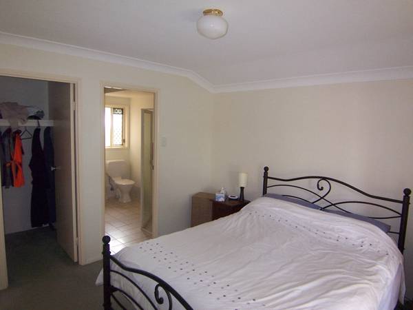 Classy & Comfortable in Corinda Picture 2