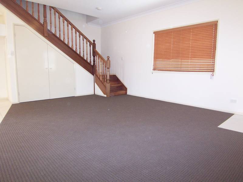 More House than Townhouse... Picture 3