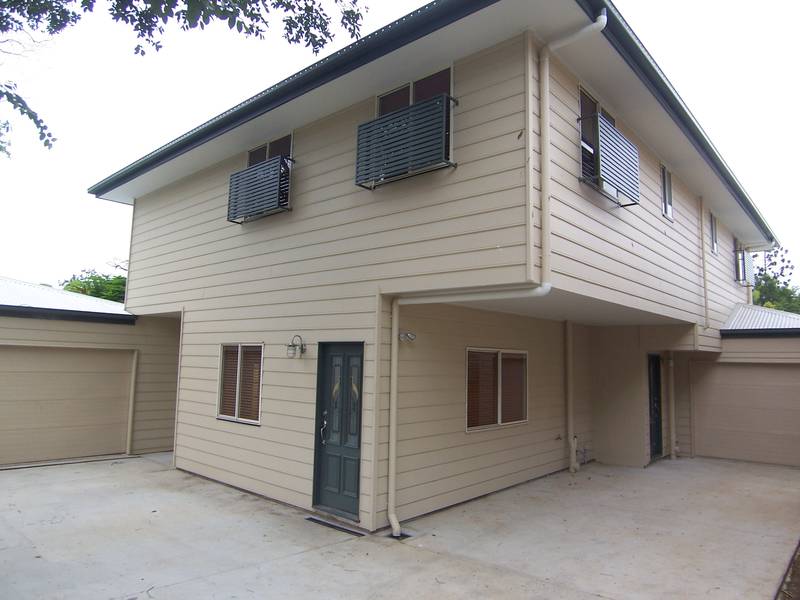 More House than Townhouse... Picture 1