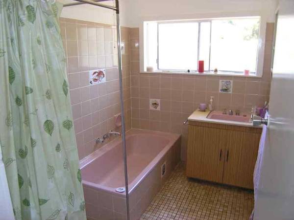 HOLIDAY WEEKEND AWAY Picture 3