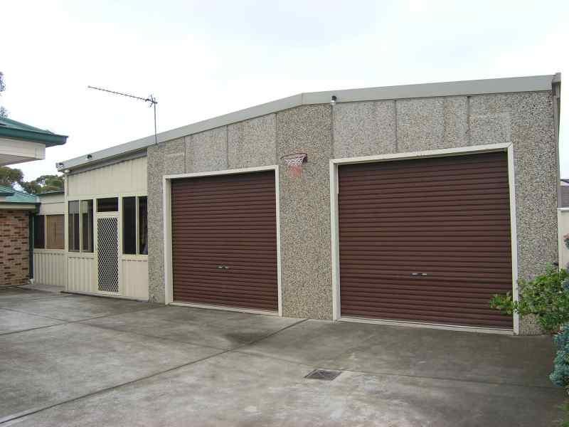 The Entertainer Picture 3