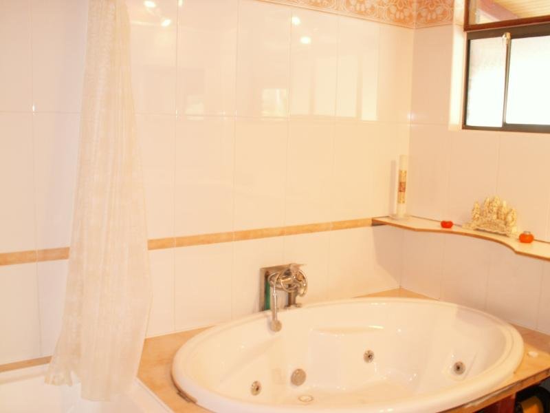 Large Home & Land Size Picture 3