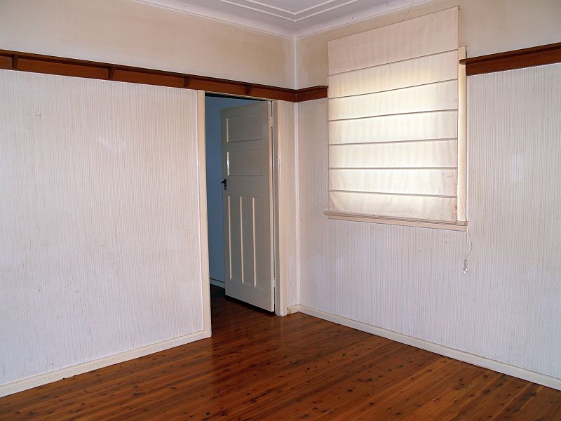 TWO BEDROOM COTTAGE -WALK TO BEACH Picture