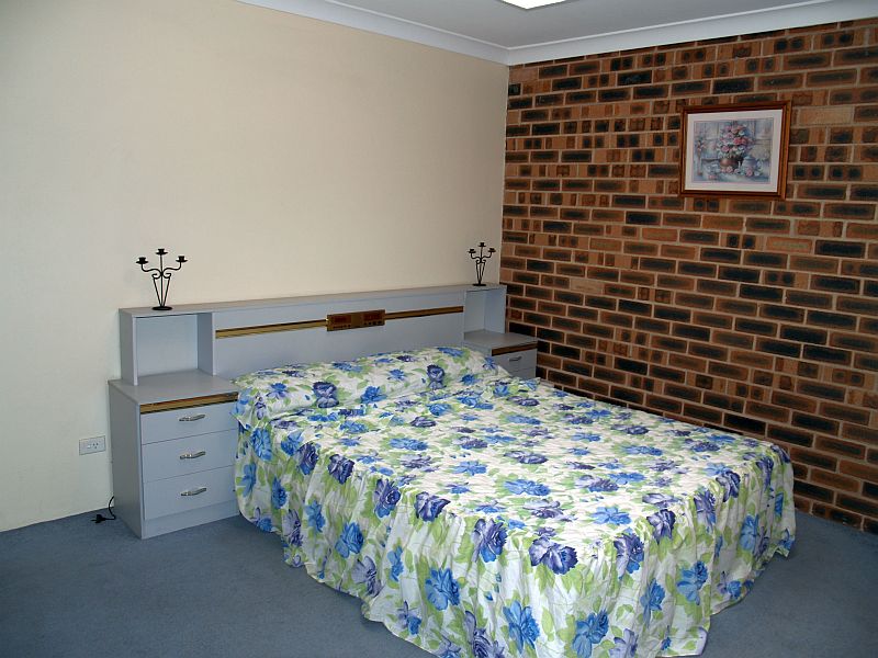 Fully Furnished Picture 3