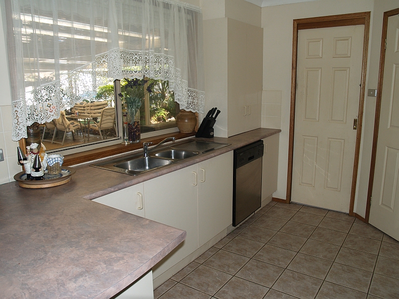 Large Family Home Picture 3