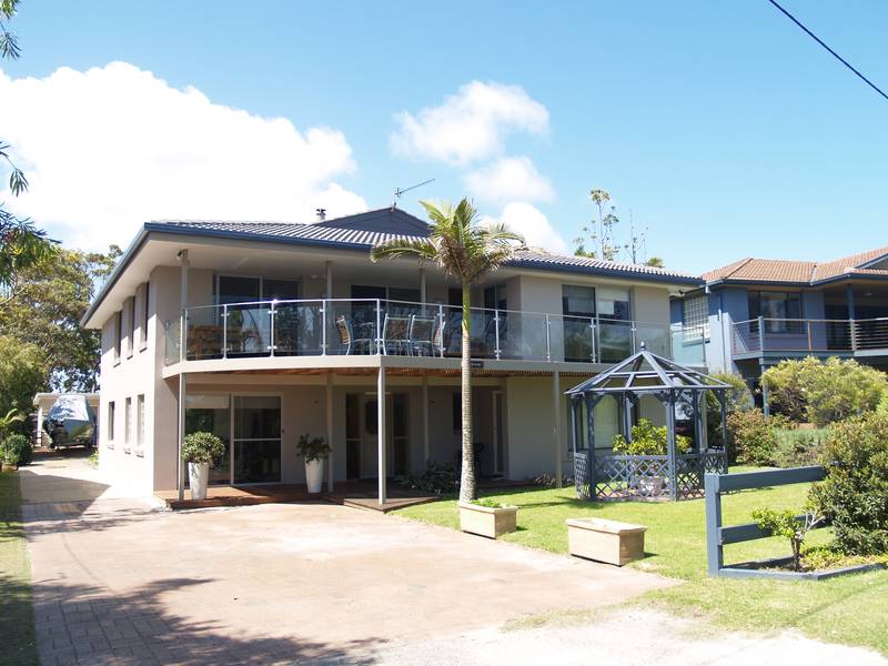 Excecutive Residence Water Veiws & more Picture 3