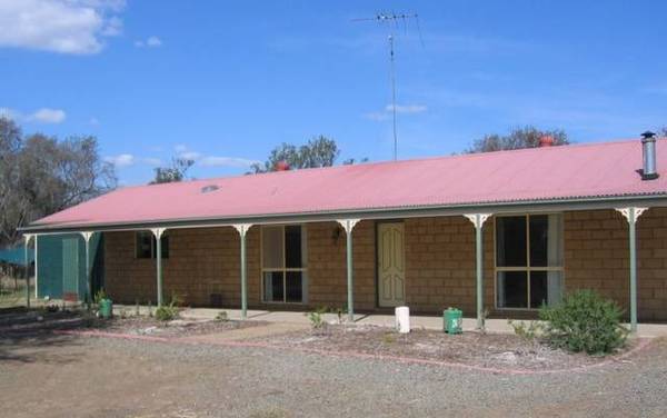 Quiet Country Charm Picture 1