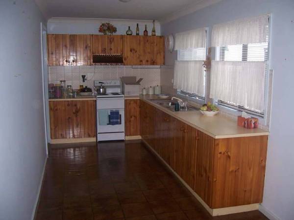 LOADS OF CHARACTER, IMMACULATE PRESENTATION, LARGE BLOCK OF LAND APPROX 875 M2 Picture 2