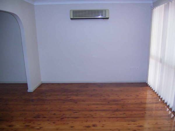 POPULAR SOUTH BLACKTOWN, WALK TO MITCHELL HIGH SCHOOL, SHELLY PUBLIC SCHOOL AND ST MARTINS VILLIAGE SHOPPING CENTRE. Picture 3