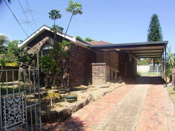 POPULAR SOUTH BLACKTOWN, WALK TO MITCHELL HIGH SCHOOL, SHELLY PUBLIC SCHOOL AND ST MARTINS VILLIAGE SHOPPING CENTRE. Picture 1