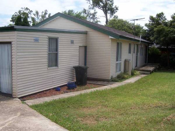 QUIET, PRIVATE, FABULOUS FIRST HOME/INVESTMENT Picture 1