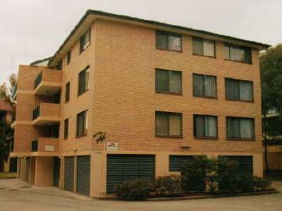 SHORT WALK TO BLACKTOWN STATION AND SHOPPING CENTRE. CLOSE TO HOSPITAL, TAFE COLLEGE AND SOCIAL CLUBS. Picture