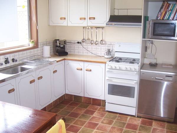 4 BEDROOMS, TV FAMILY ROOM, DOUBLE LOCK UP CARPORT, GARAGE/GAMES ROOM. Picture