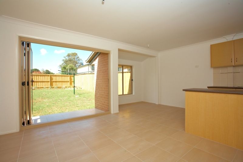 BRAND NEW, IDEAL FIRST HOME $24,000.00 FIRST HOME BUYERS GRANT, LOCATED IN MT DRUITT VILLAGE, WALK TO STATION AND MARKET Picture 3