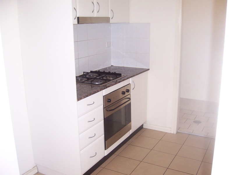 LARGE MODERN TOWNHOUSE IN POPULAR SOUTH BLACKTOWN Picture 3