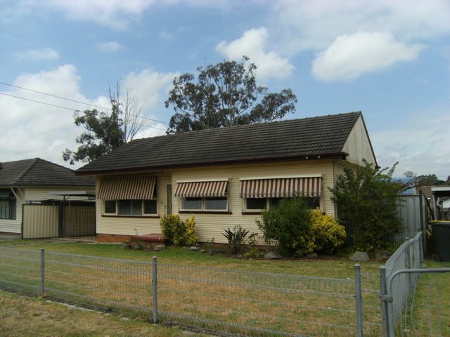 THREE BEDROOMS, GOOD LOCATION Picture