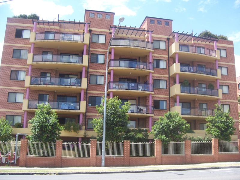 SITUATED IN THE HEART OF THE CBD, WALK TO STATION AND WESTPOINT SHOPPING CENTRE. Picture 1