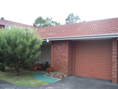 SINGLE LEVEL VILLA, SMALL QUIET DEVELOPMENT, WALK TO STATION. Picture SINGLE LEVEL VILLA, SMALL QUIET DEVELOPMENT, WALK TO STATION. Picture