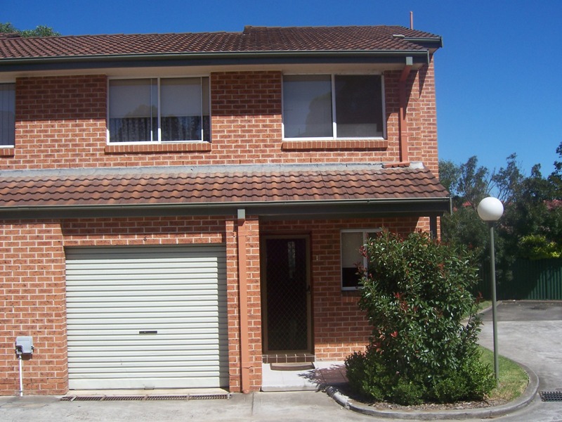 POPULAR SOUTH BLACKTOWN, YOUNG MODERN TOWNHOUSE Picture 1