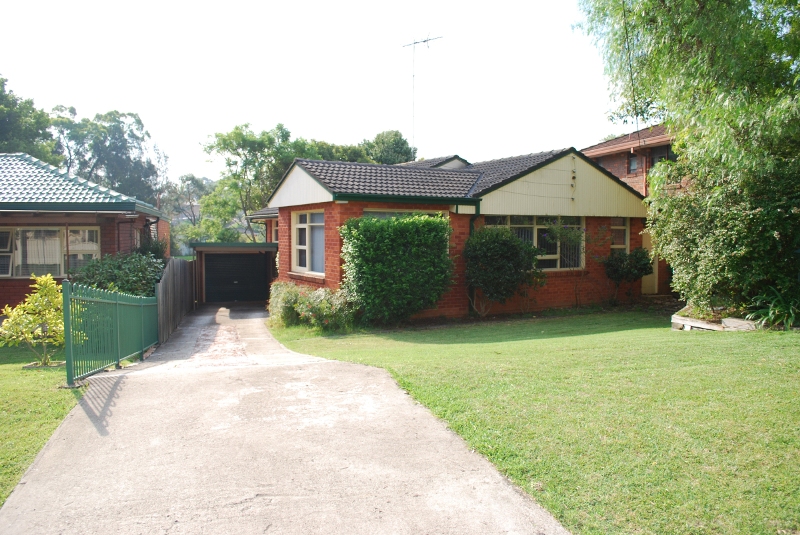 QUIET LOCATION, SEPARATE TV FAMILY ROOM Picture 1
