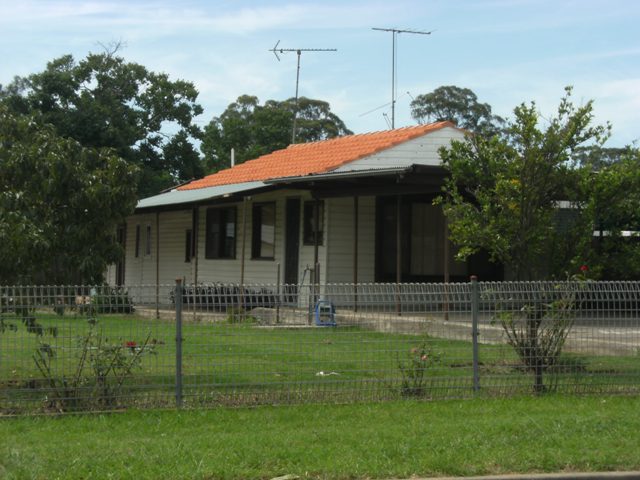 Lovely two bedroom cottage style residence on xtra large land Picture