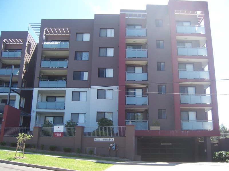 VERY MODERN & WALK TO STATION. Picture 1