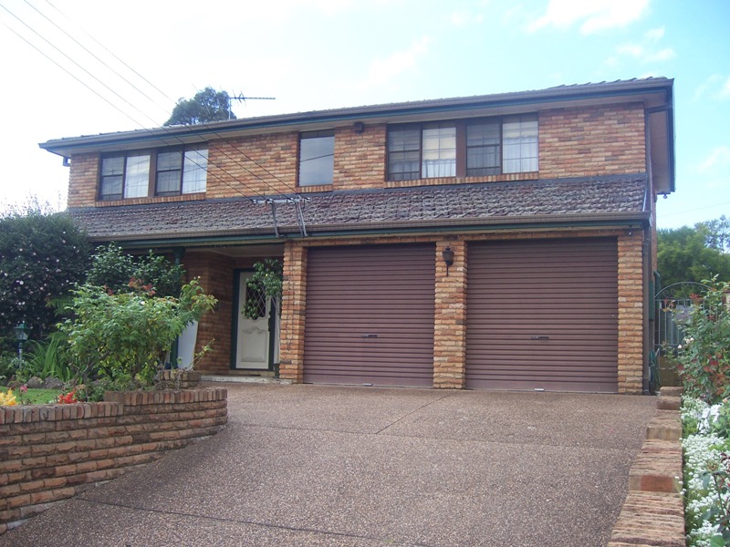 WALK TO BLACKTOWN STATION, 4 LARGE BEDROOMS, EXTERNAL OFFICE/TEENAGE RETREAT. Picture 1
