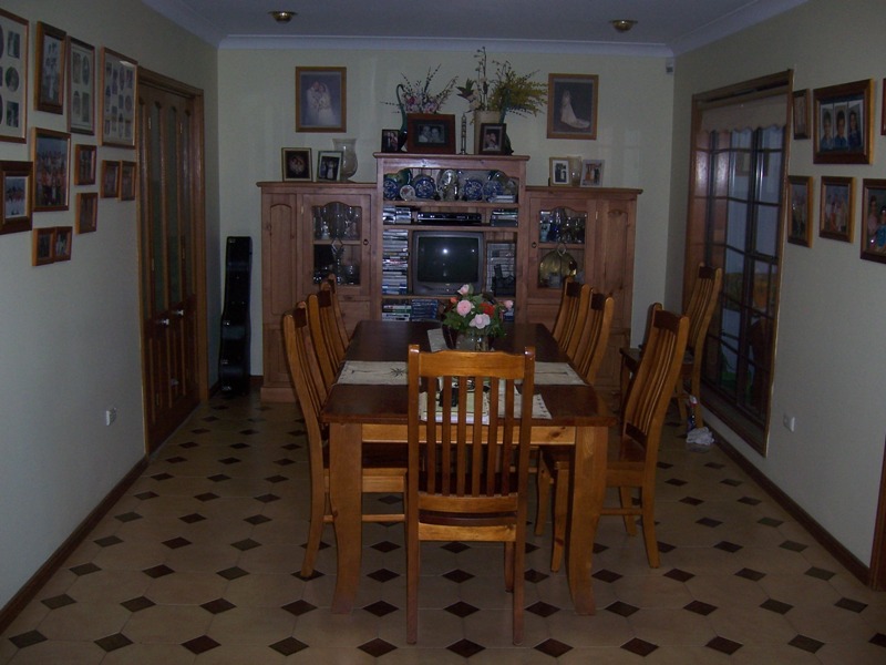 WALK TO BLACKTOWN STATION, 4 LARGE BEDROOMS, EXTERNAL OFFICE/TEENAGE RETREAT. Picture 2