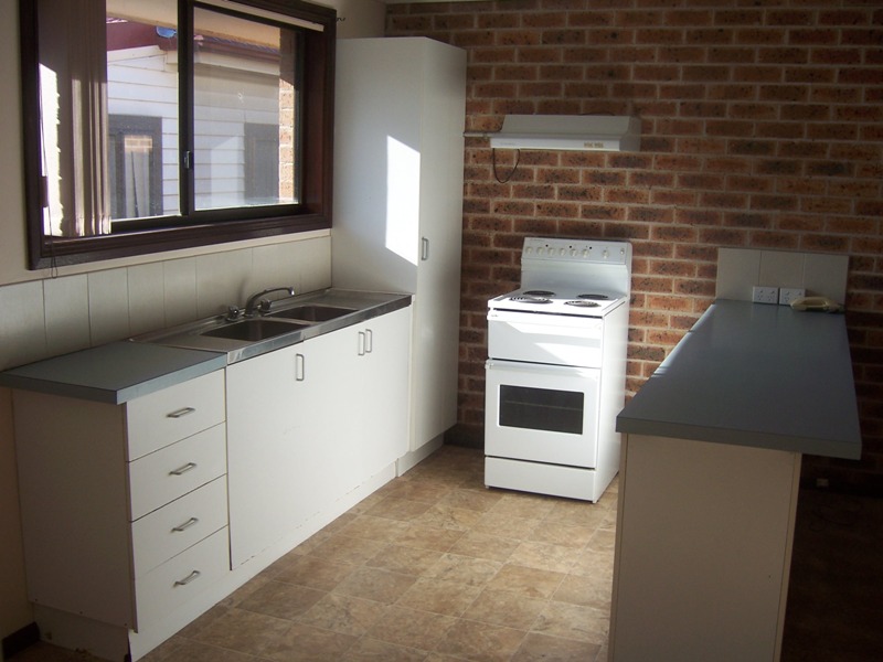 WALK TO STATION, SHOPS AND AMENITIES. RARE DUPLEX. Picture 2