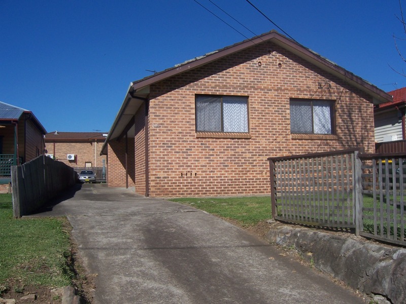 WALK TO STATION, SHOPS AND AMENITIES. RARE DUPLEX. Picture 1