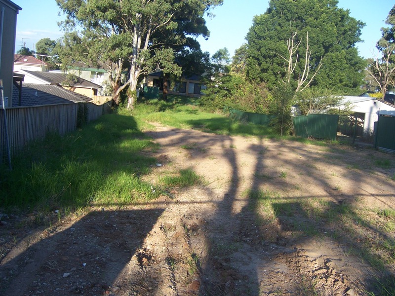 ALWAYS SOUGHT AFTER, RARELY AVAILABLE, APPROXIMATELY 1005 SQUARE METRES APPROX. Picture 1