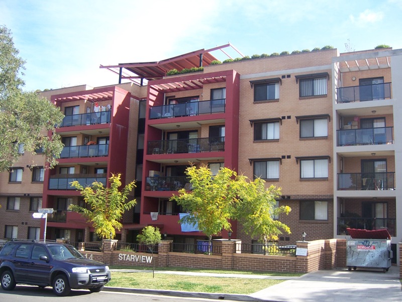 YOUNG, MODERN, WALK TO BLACKTOWN RAILWAY STATION AND SHOPPING CENTRE Picture 1