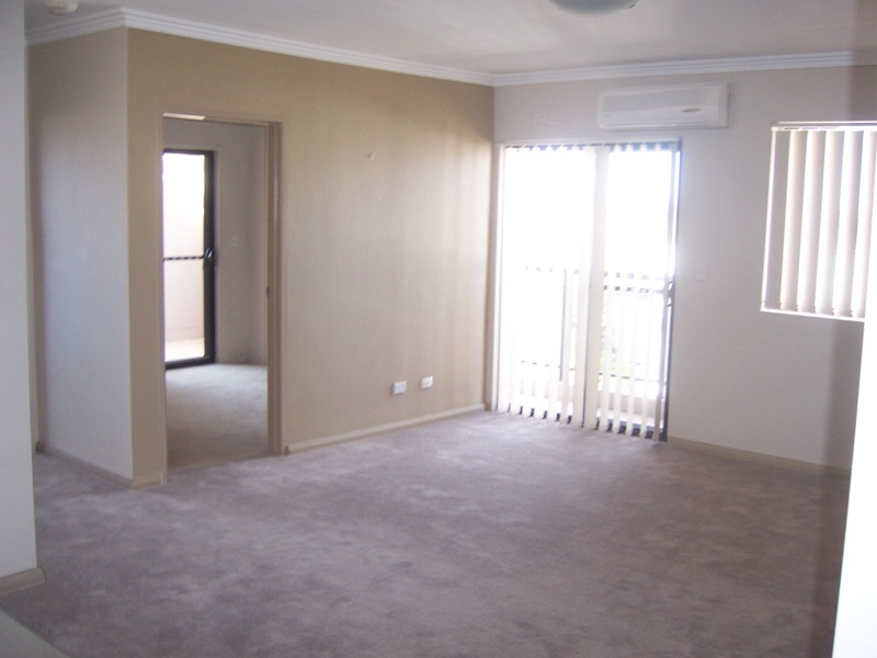 YOUNG, MODERN, WALK TO BLACKTOWN RAILWAY STATION AND SHOPPING CENTRE Picture 2