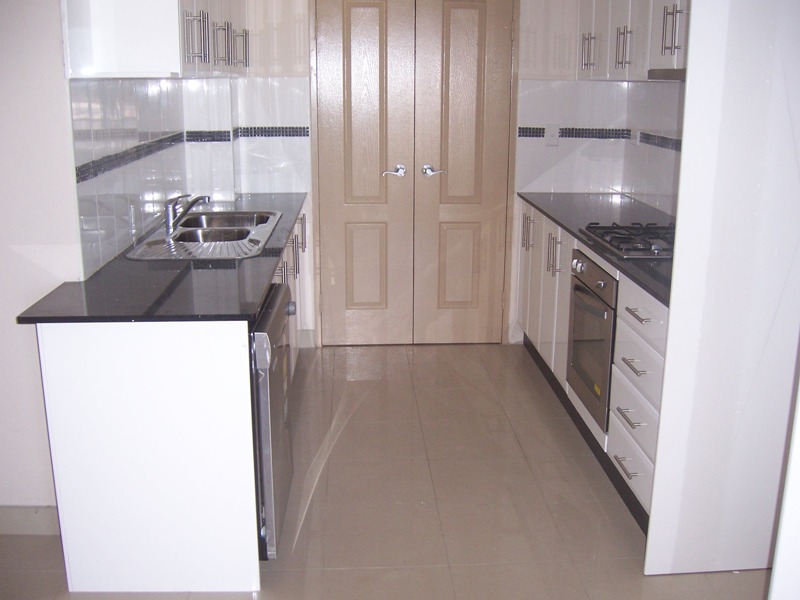 YOUNG, MODERN, WALK TO BLACKTOWN RAILWAY STATION AND SHOPPING CENTRE Picture 3