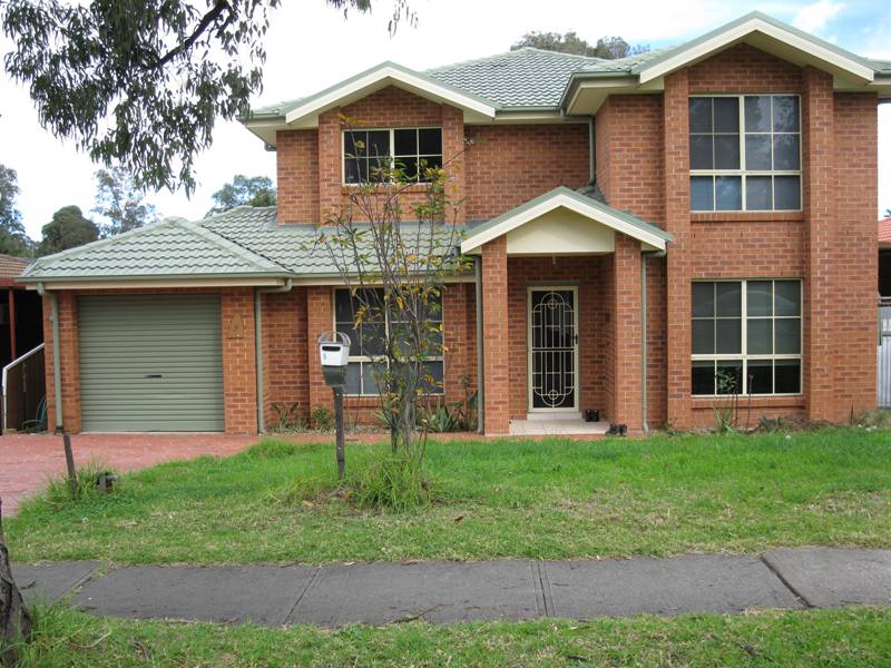 LARGE HOME, MODERN LAYOUT, HUGE LIVING AREAS - CLOSE TO WOODCROFT SHOPPING CENTRE Picture 1