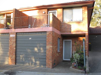 FULL BRICK TOWN HOUSE, 3 BEDROOMS, ENSUITE BATHROOM. Picture FULL BRICK TOWN HOUSE, 3 BEDROOMS, ENSUITE BATHROOM. Picture