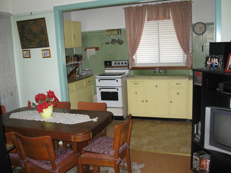 WALK TO BLACKTOWN RAILWAY STATION AND SHOPPING FACLITIES, LARGE 587 SQUARE METRE BLOCK (APPROX). NEAR NEW DUCTED AIR CON Picture 3