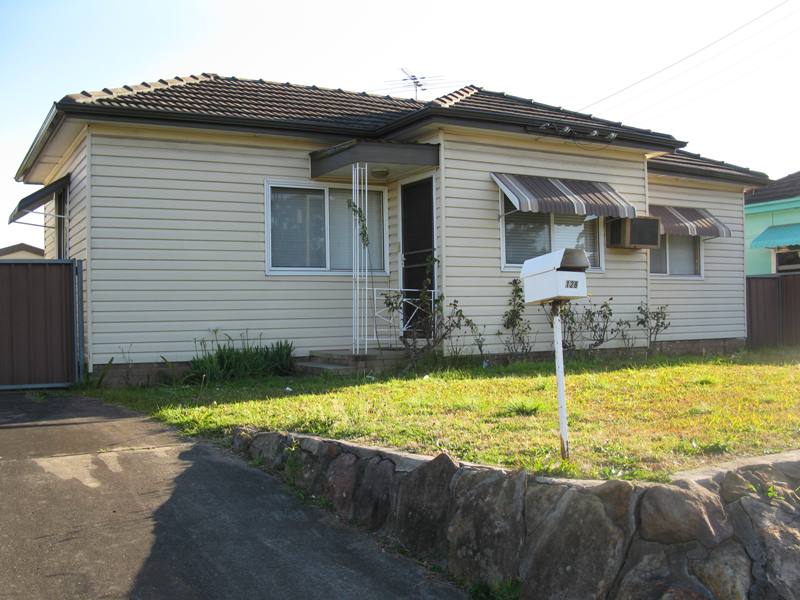 WALK TO BLACKTOWN RAILWAY STATION AND SHOPPING FACLITIES, LARGE 587 SQUARE METRE BLOCK (APPROX). NEAR NEW DUCTED AIR CON Picture 1